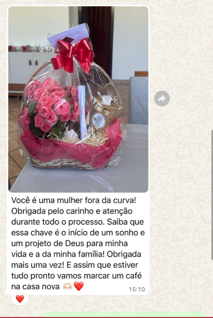 Mensagem real de cliente celebrando a conquista da nova casa